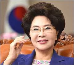 Dra. Lee Gil Ya